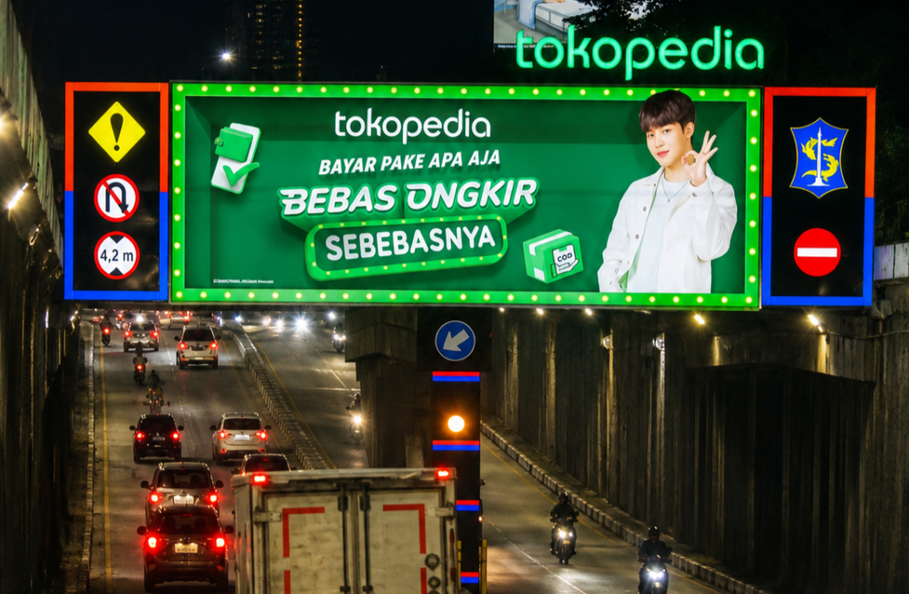 Apa Perbedaan DOOH dan OOH?