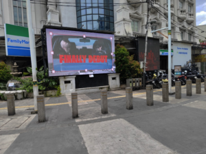 Media Out Of Home LED Jakarta di Stasiun Sudirman oleh Warna Warni Media untuk campaign fanbase K-pop