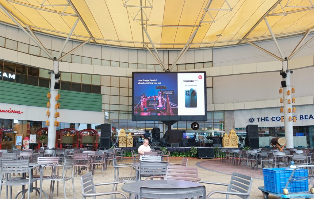 iklan di dalam mall